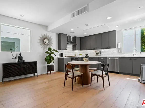 11590 Riverside Dr, North Hollywood, CA 91602