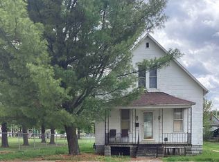 620 E Walnut St, Canton, IL 61520