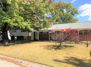 337 Neptune Ln, Godfrey, IL 62035
