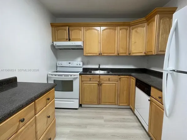 1075 W 68th St APT 304, Hialeah, FL 33014