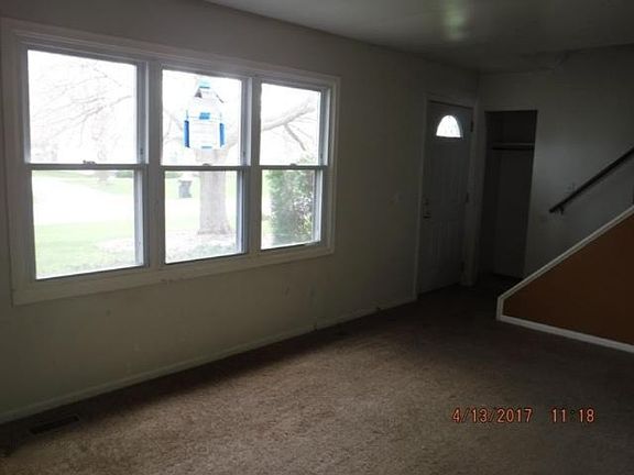 5th image of 528 Woodlark Dr