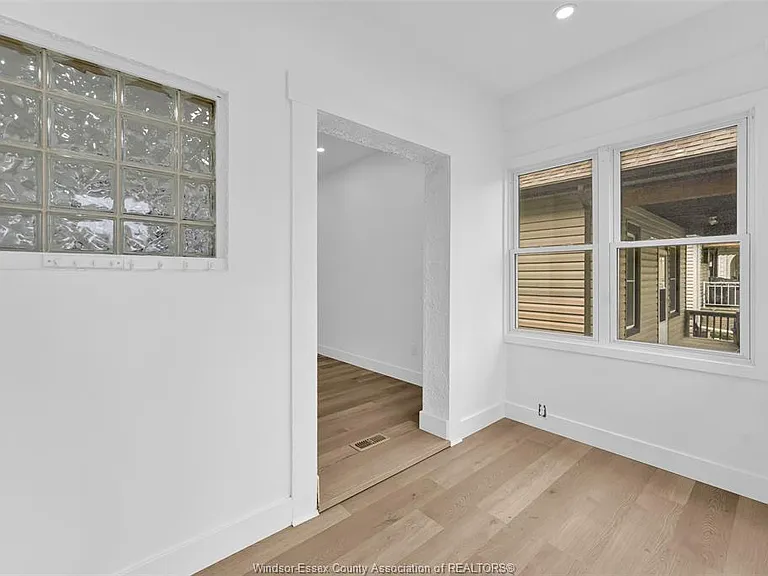 497 McKay Ave — Photo 5