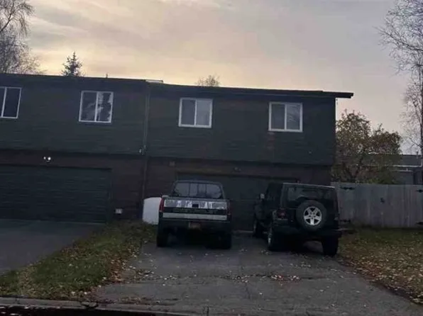 8180 Fairwood Cir, Anchorage, AK 99518