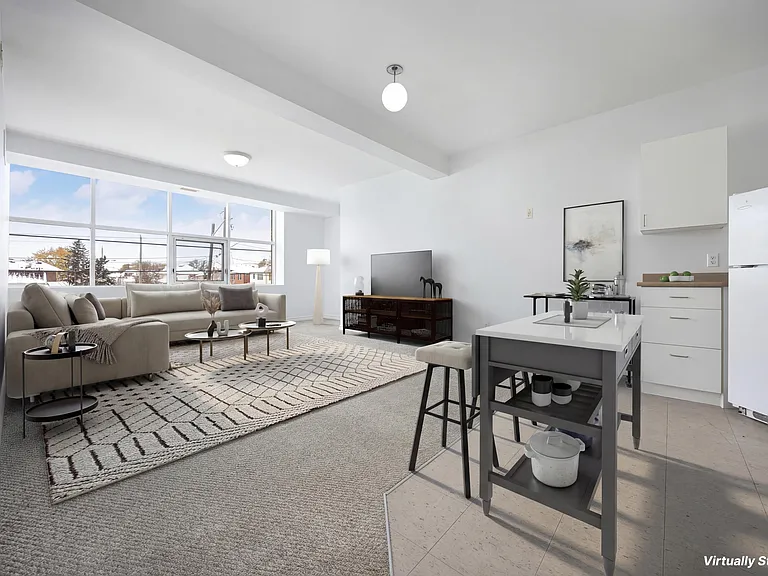3433 Bathurst St #4 — Photo 2