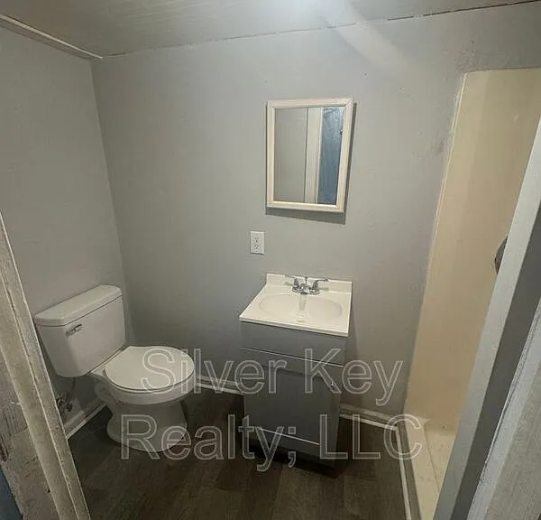 107 Forrest Ave #6 — Photo 5