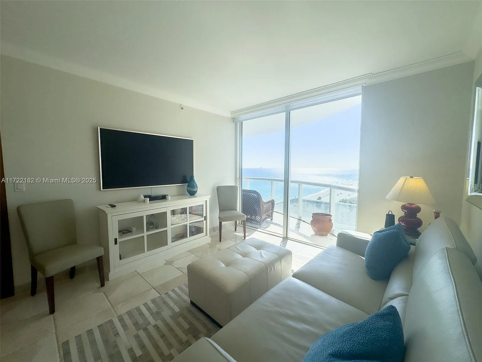 Akoya Condo — Photo 3