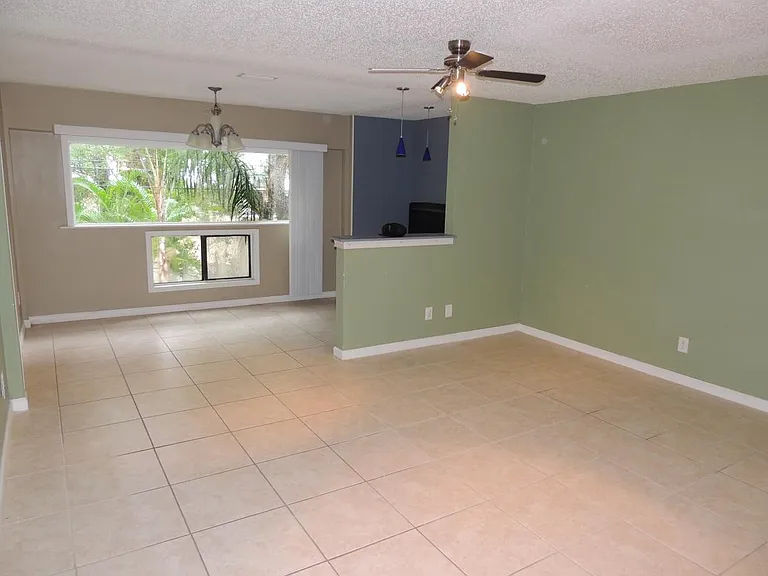 117 N Mercury Ave — Photo 6