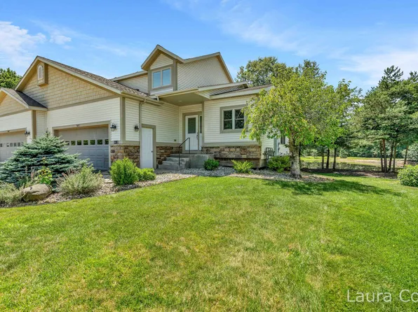 5643 W Sandalwood Cir, Norton Shores, MI 49441