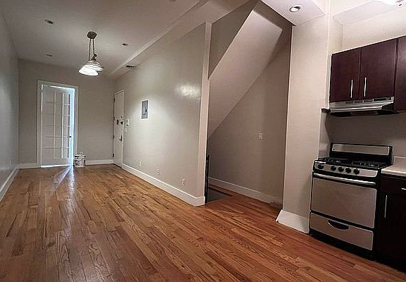 3rd image of 32 Melrose St #1B