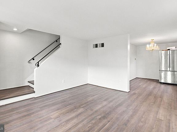 4th image of 1737 N Edison St