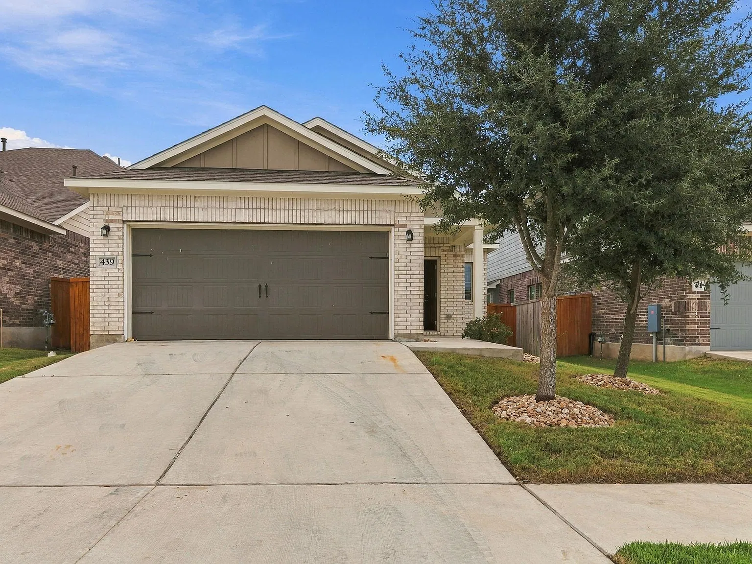 3 bed, 2.0 bath, 1494 sqft, $2,400 — Photo 2