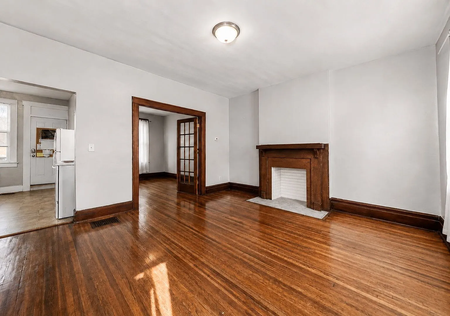 3 bed, 1.0 bath, $1,415 — Photo 2