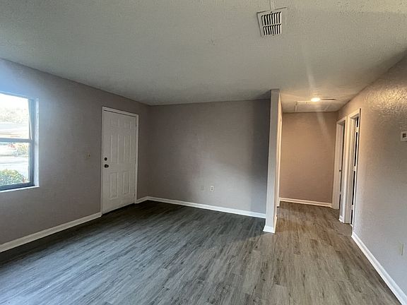3rd image of 493 Las Palmas Cir