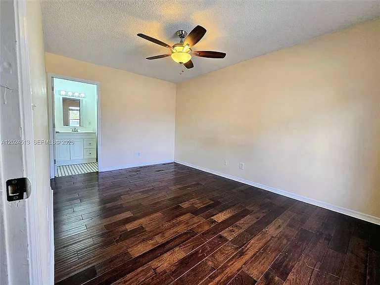 854 SW 8th Pl — Photo 4