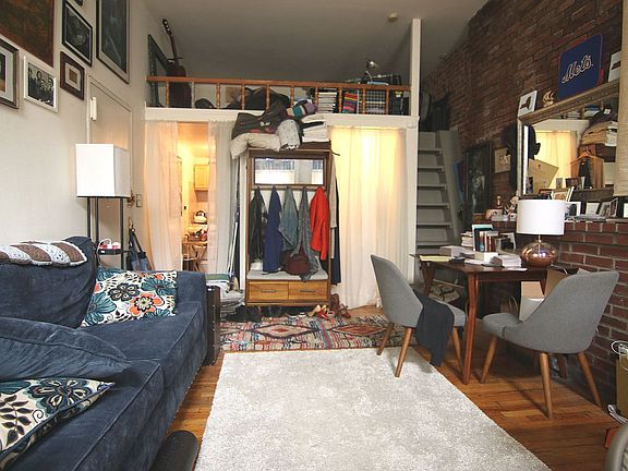 2nd image of 156 W 76th St APT 1A