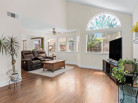 4th image of 124 Robin Court