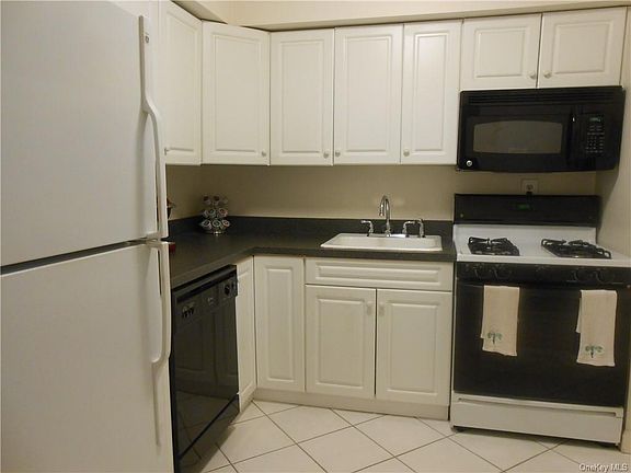 5th image of 1374 Midland Ave APT 205