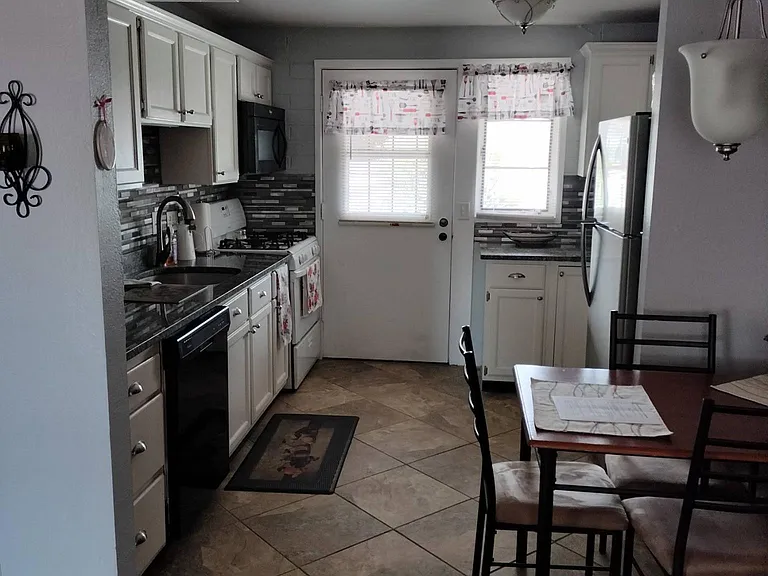 138 S La Canada Dr #D — Photo 14