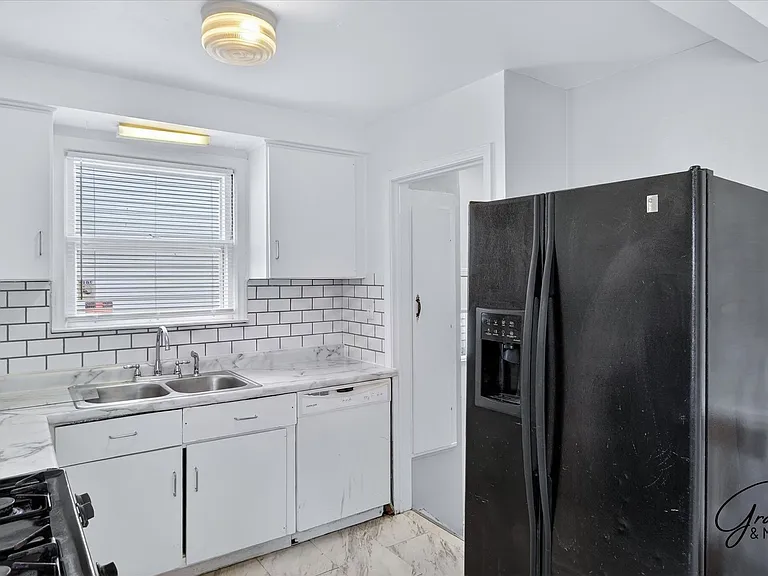 20410 Five Points St — Photo 12