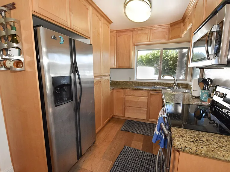 1052 Isabella Ave #A — Photo 7