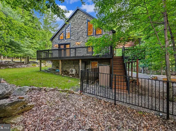 398 Walden Dr, Hazleton, PA 18202