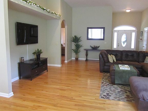 5th image of 47 Riverstone Dr