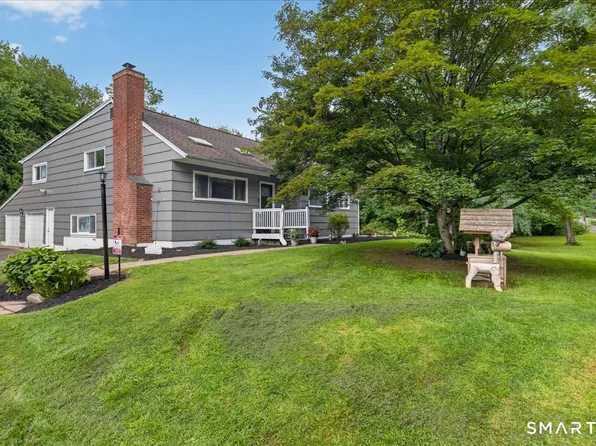 6 Paugussett Road, Newtown, CT 06482