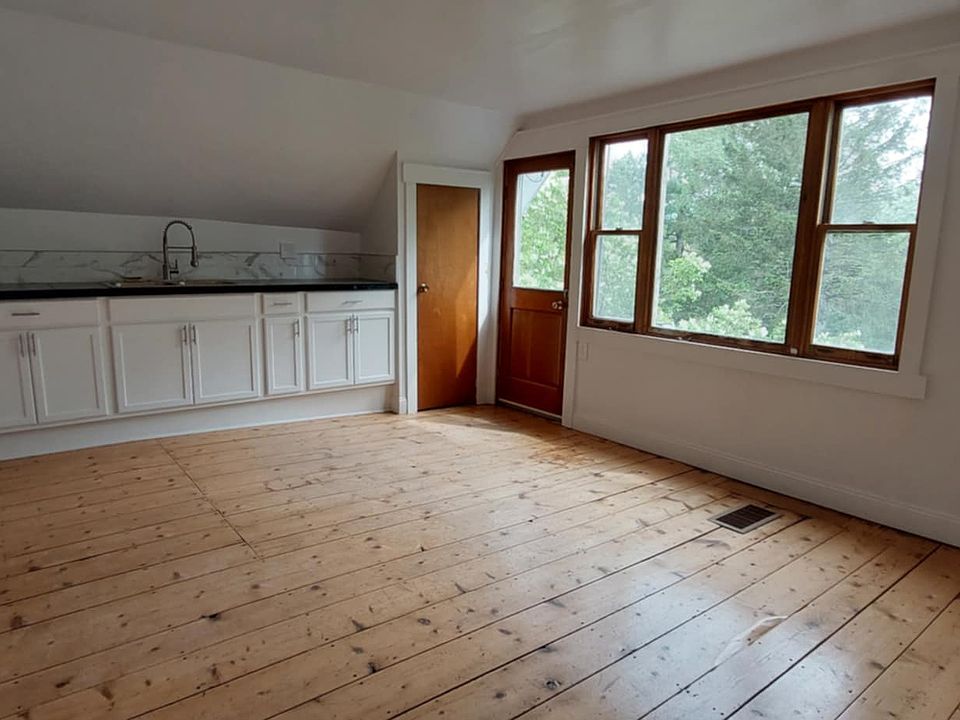 Great Natural Light from the Picture Window.