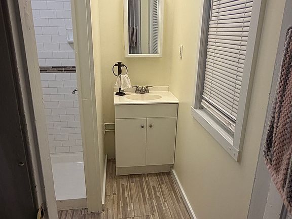 3rd image of 1184 Pembroke St Floor 1