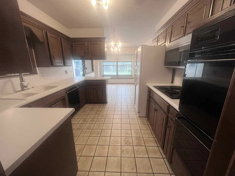 6304 NW 84th St — Photo 5