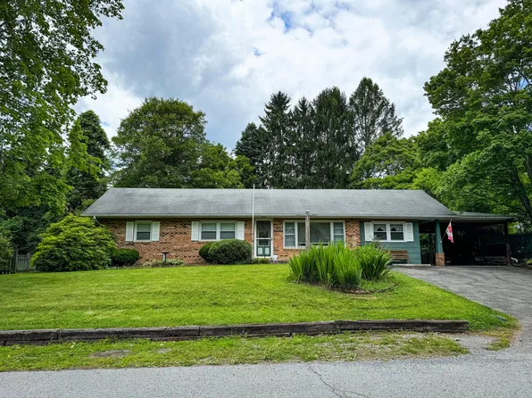 179 Manor Dr, White Sulphur Springs, WV 24986
