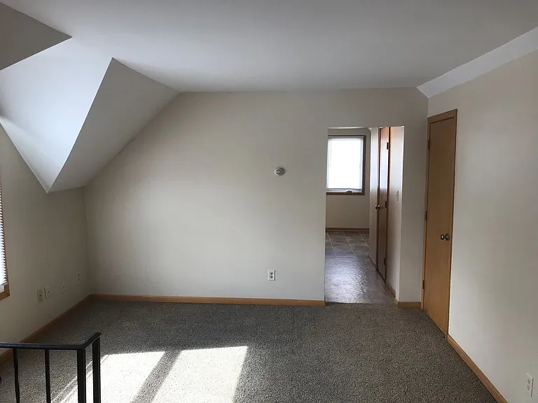 409 Fairview Ave N — Photo 8