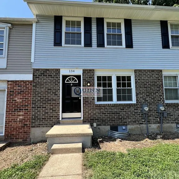 134 E Village Rd — Photo 1