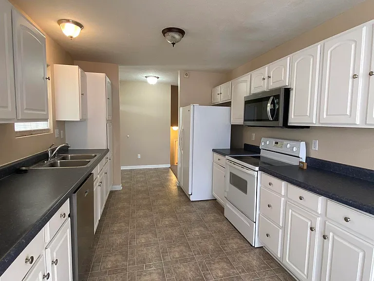 20385 Simmons Rd — Photo 2