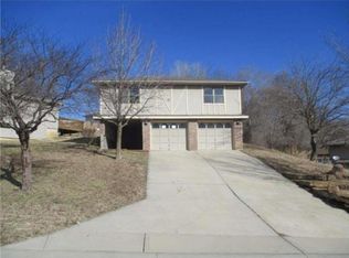 303 Fawn Valley Ct, Lansing, KS 66043