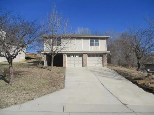 303 Fawn Valley Ct, Lansing, KS 66043