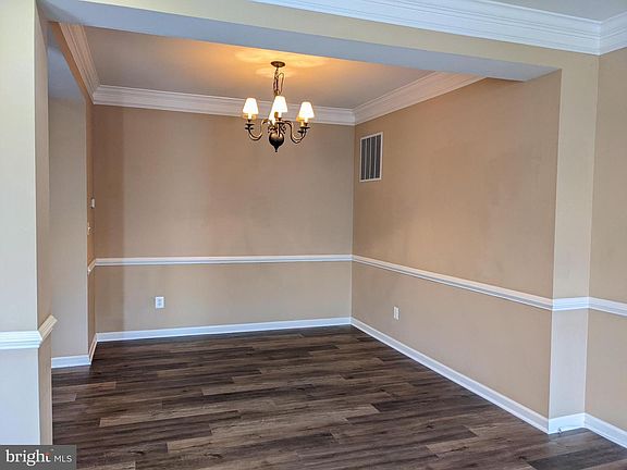 3rd image of 22609 Welborne Manor Sq