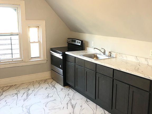 3rd image of 140 Park Ave APT 3