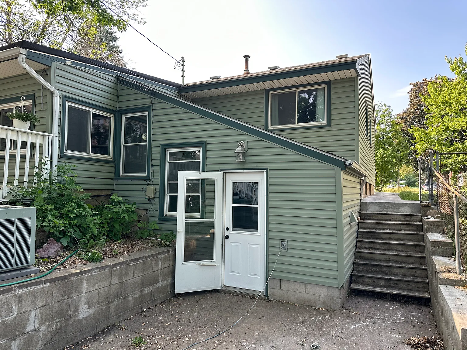 2 bed, 1200 sqft, $1,700 — Photo 3