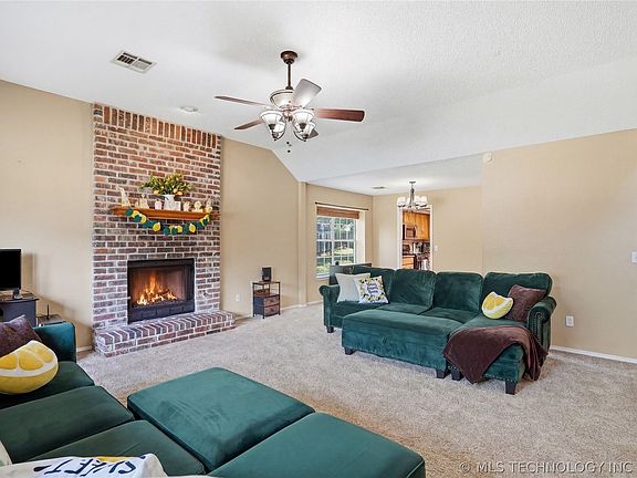 2nd image of 405 W San Diego St