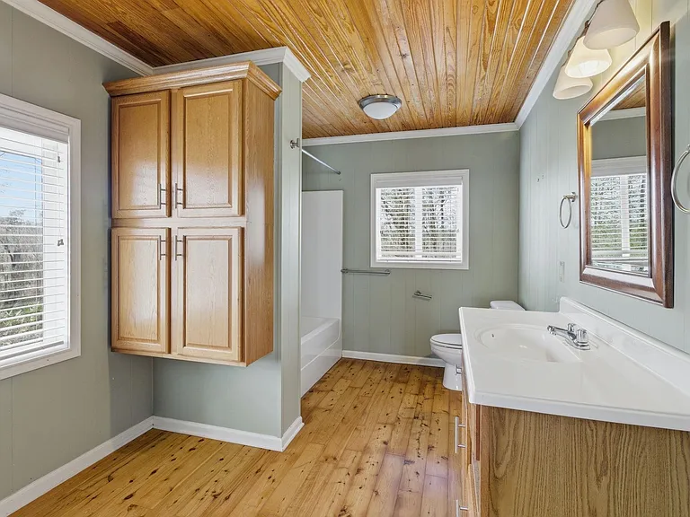 1046 Hollis Rd — Photo 54
