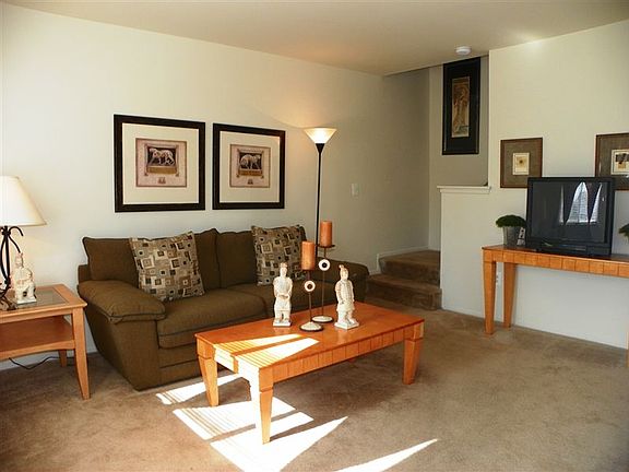 2 BD Livingroom