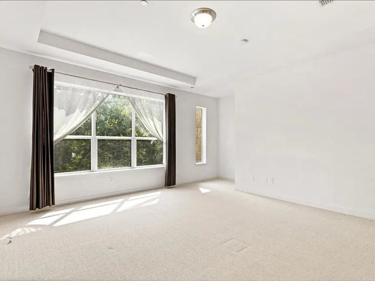 3800 Holland Ave #8 — Photo 16