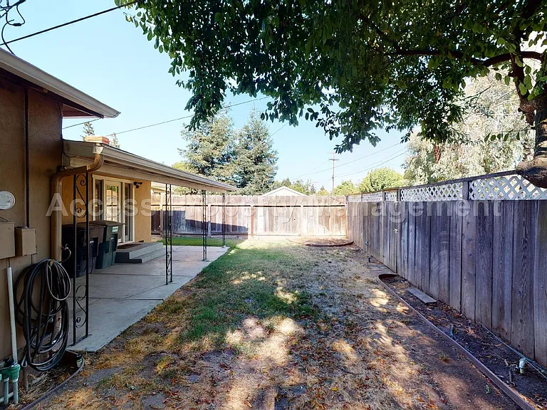 1002 Phelps Ave — Photo 25