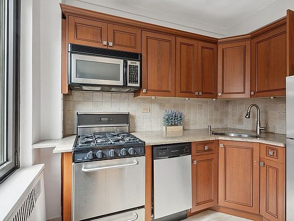 3rd image of 50 Park Ave APT 14E