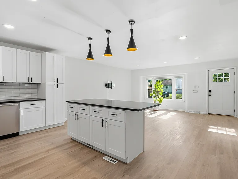 3175 McDowell St — Photo 11