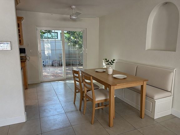 staged breakfast room