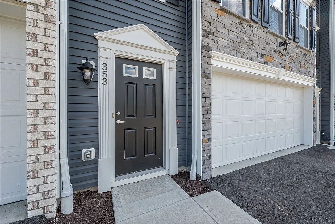 3 bed, 2.5 bath, 2252 sqft, $3,495 — Photo 4