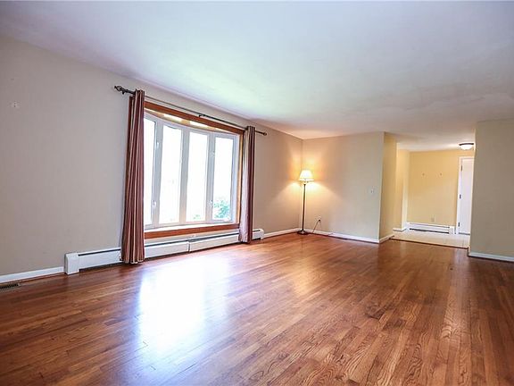 5th image of 64 Woodside Dr