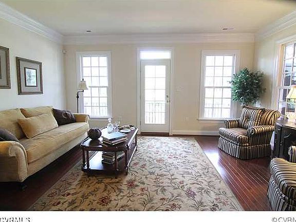 2nd image of 803 Southwark Lane Ee #3